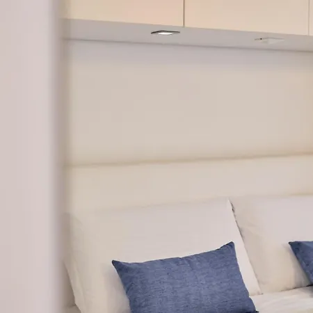 Vanvitelli Lifestyle 2 Bedrooms Parking And شقة