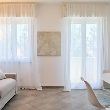 Vanvitelli Lifestyle 2 Bedrooms Parking And アパート ファーノ
